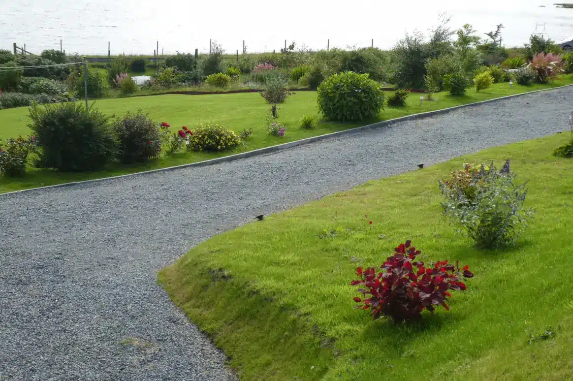 Driveway and gravelroad leading up to the self catering house for rent